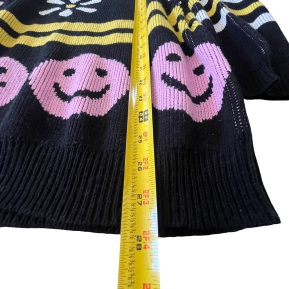 Black and yellow sweater with smiley faces - super cute! #y2k #smileyface - Picture 6 of 6
